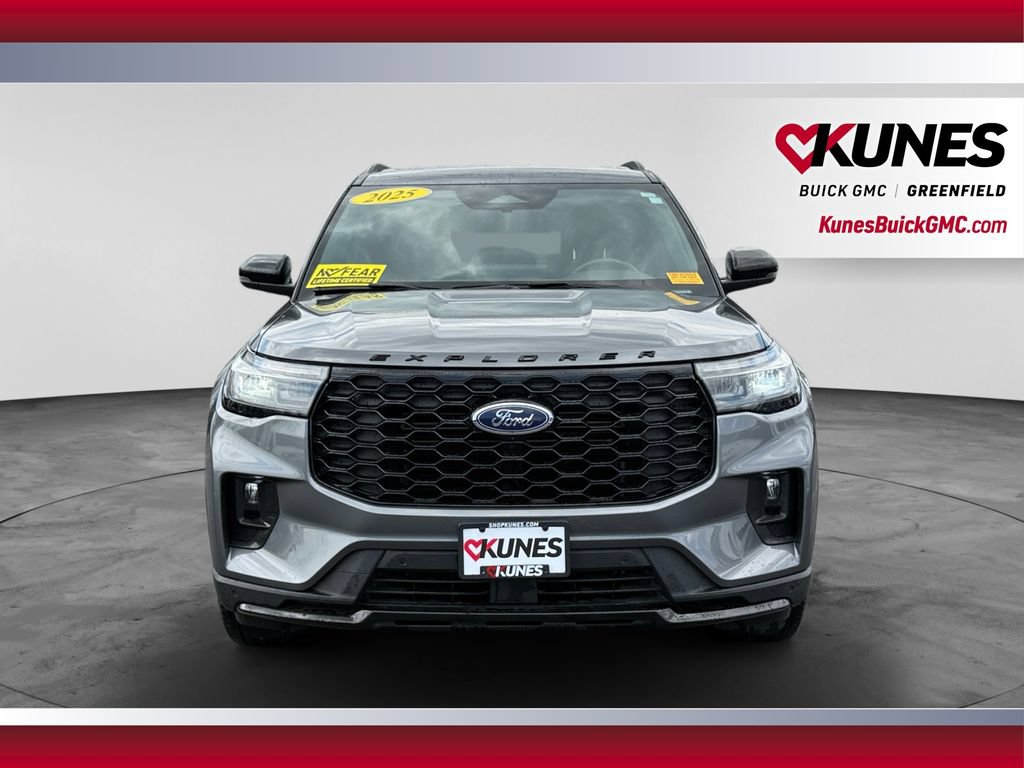 Used 2025 Ford Explorer ST-Line AWD/4WD image 4