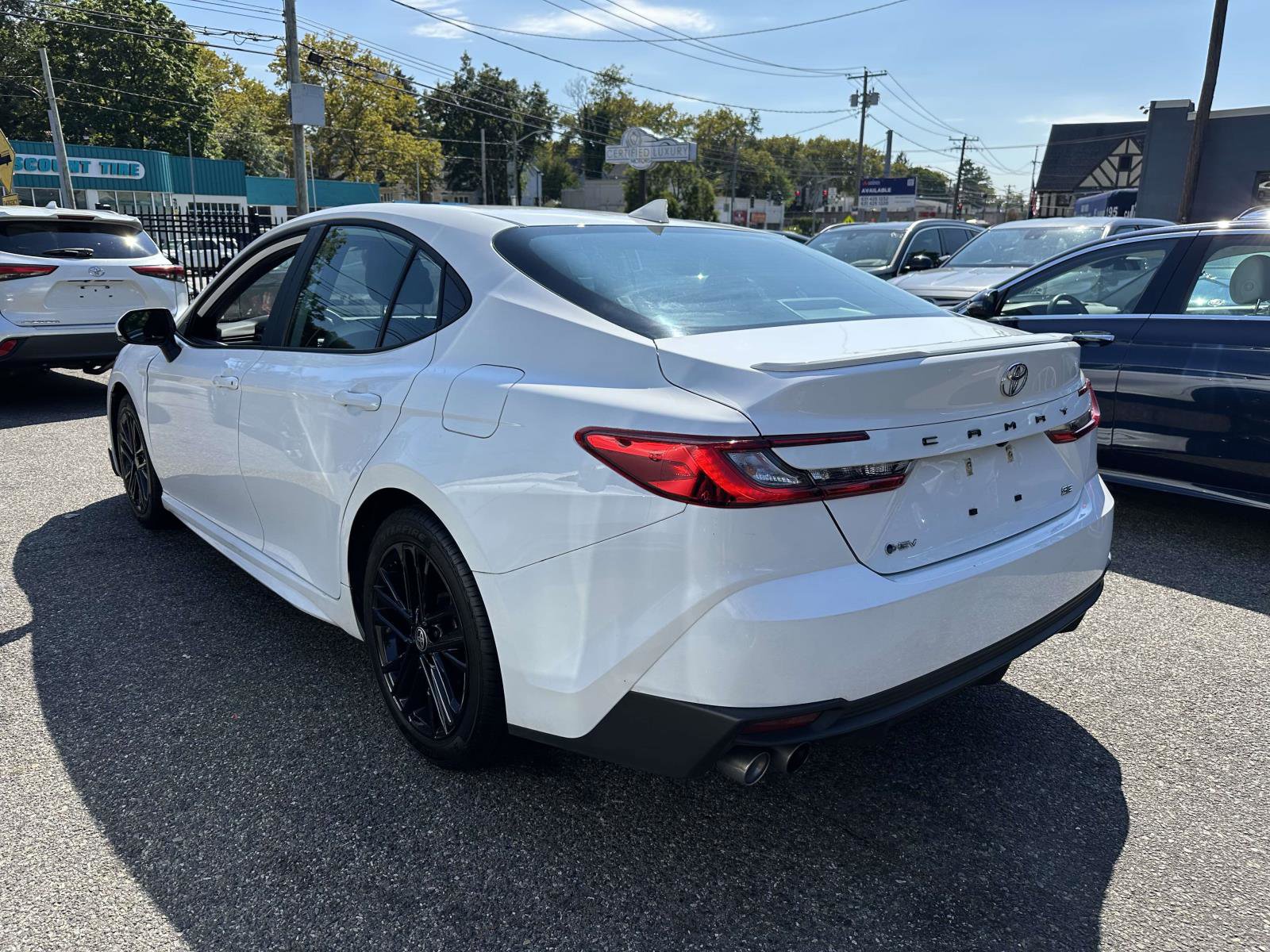 Used 2025 Toyota Camry SE image 5