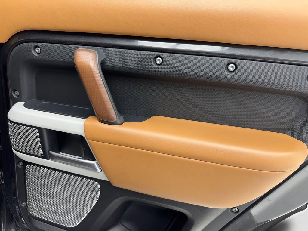 Used 2023 Land Rover Defender 130 First Edition image 47