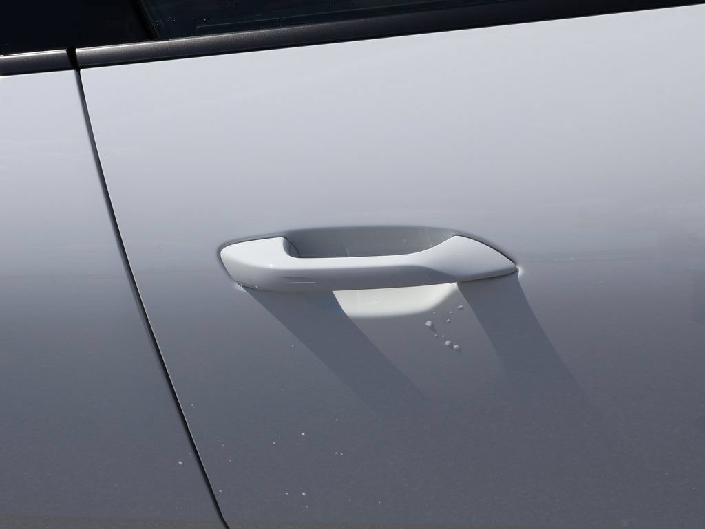 New 2025 Porsche Macan Electric RWD image 17