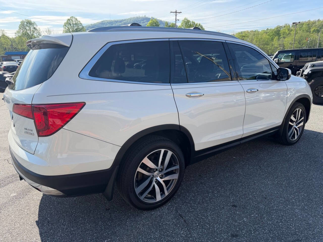 Used 2017 Honda Pilot Elite image 6
