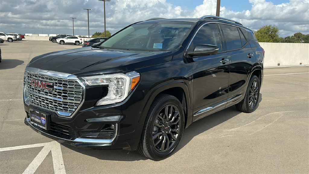 Used 2024 GMC Terrain Denali w/ Black Diamond Edition AWD/4WD image 9