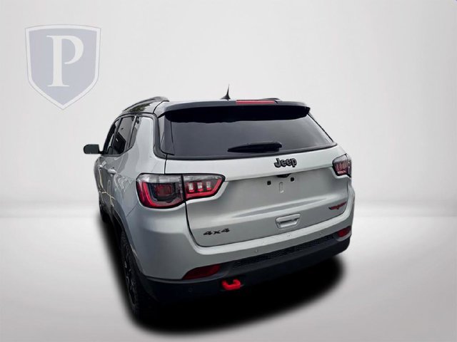 Used 2025 Jeep Compass Trailhawk AWD/4WD image 9