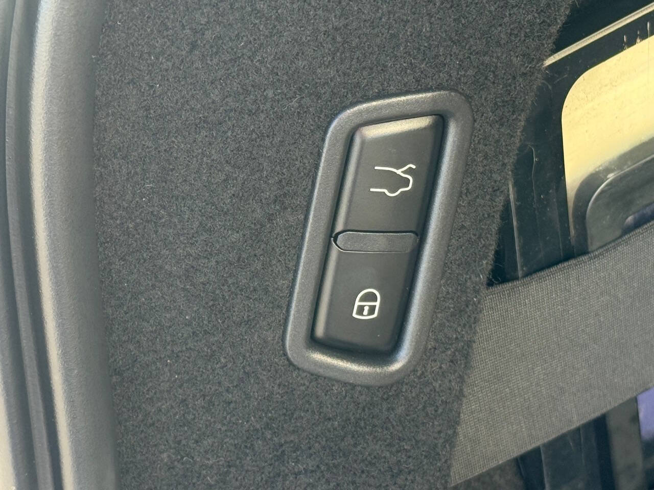 Used 2019 Maserati Levante AWD/4WD image 21