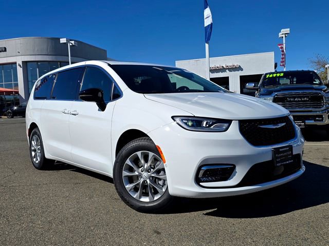 New 2026 Chrysler Pacifica Select