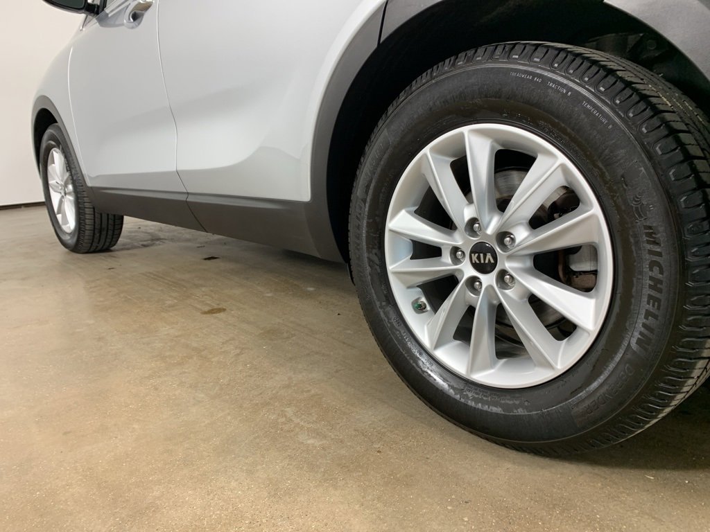 Used 2019 Kia Sorento L image 16