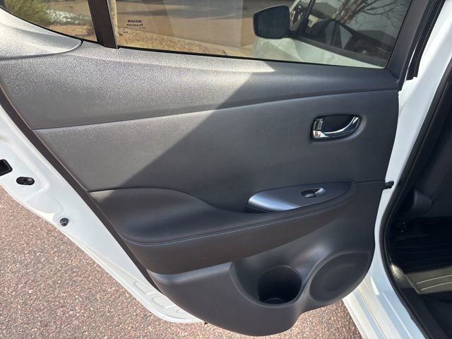Used 2025 Nissan Leaf S image 23