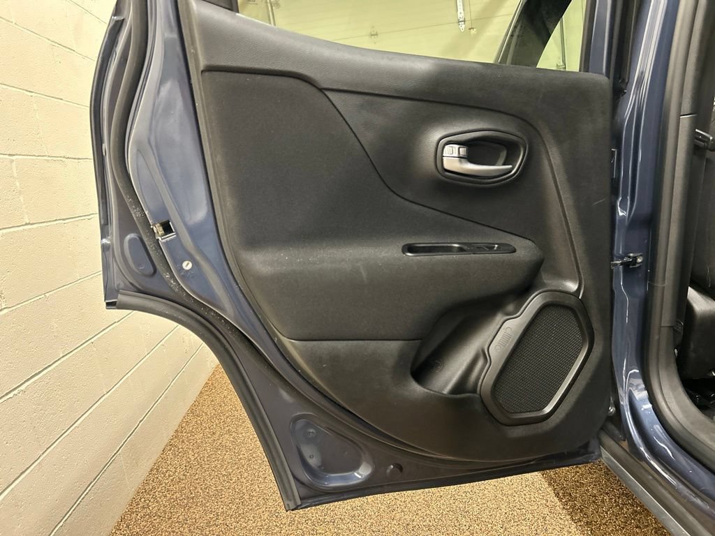 Used 2021 Jeep Renegade Latitude AWD/4WD image 14
