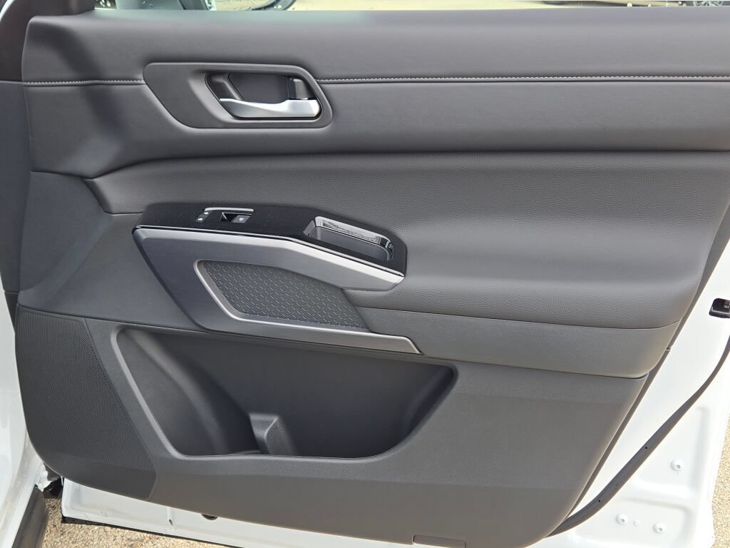 New 2026 Nissan Pathfinder SL AWD/4WD image 6