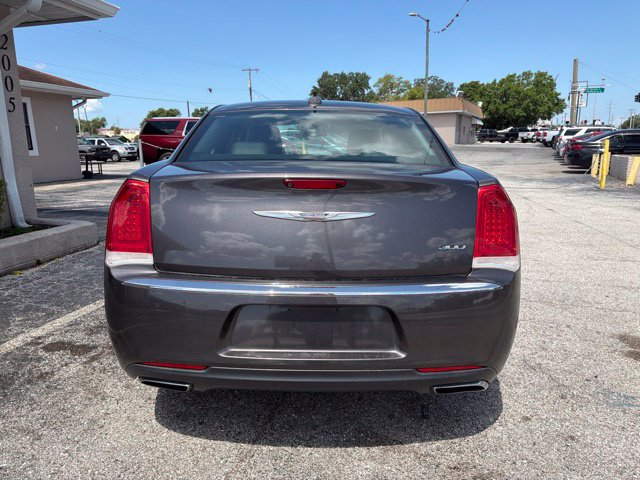 Used 2017 Chrysler 300 Limited RWD image 6