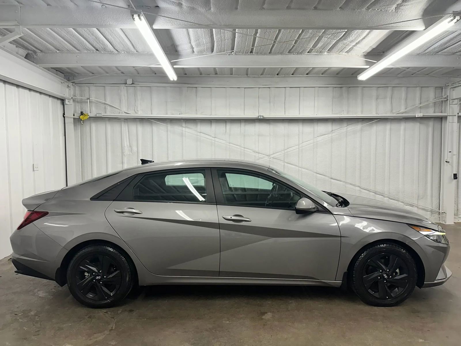 Used 2023 Hyundai Elantra SEL image 3