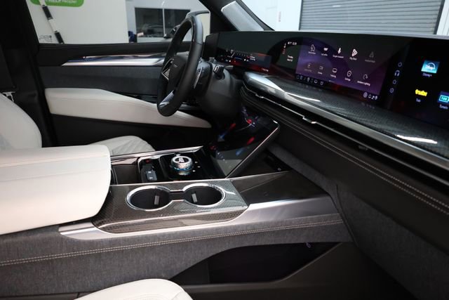 Used 2026 Cadillac Escalade V image 92