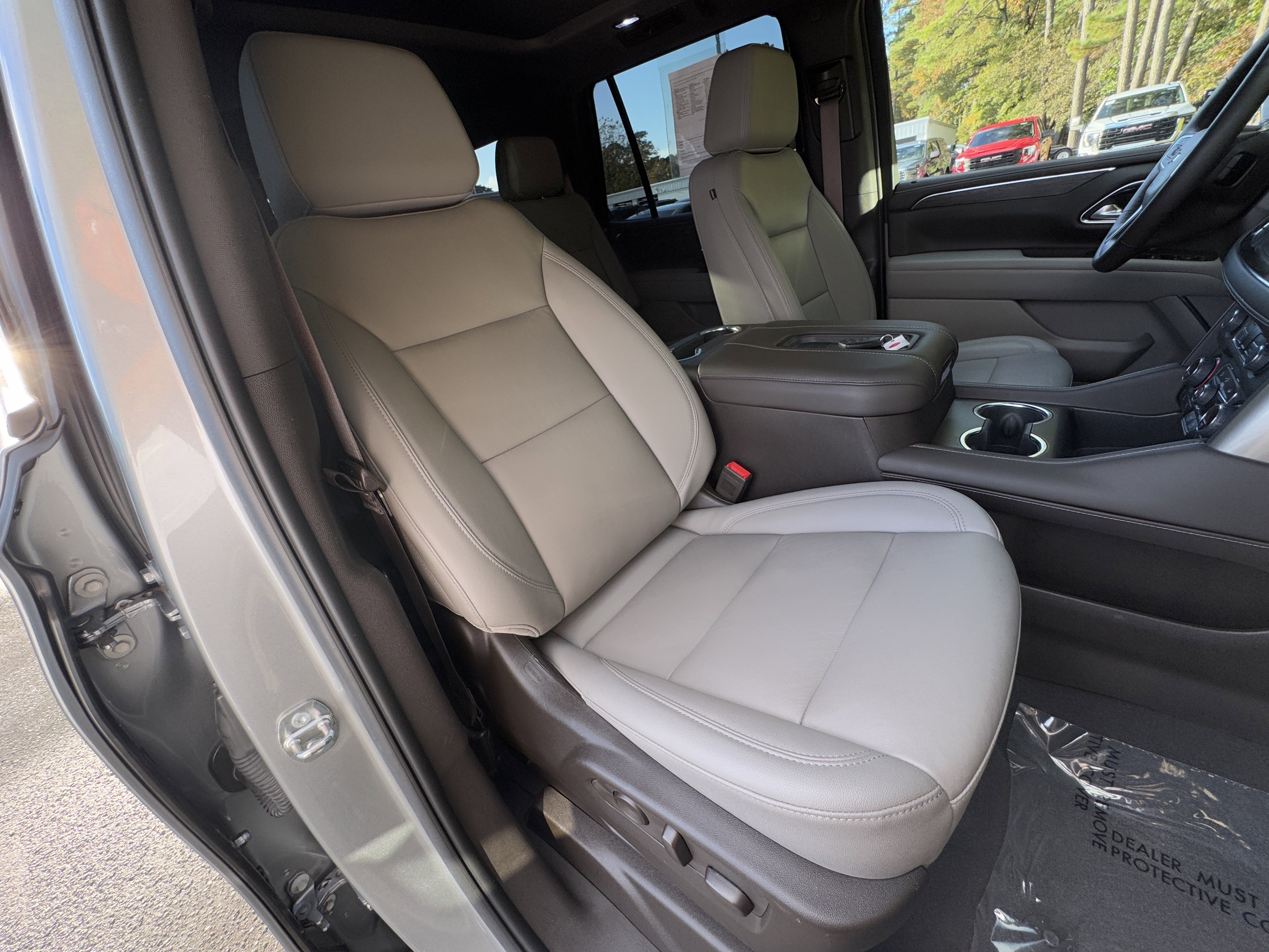 Used 2023 Chevrolet Tahoe Z71 w/ Luxury Package image 20