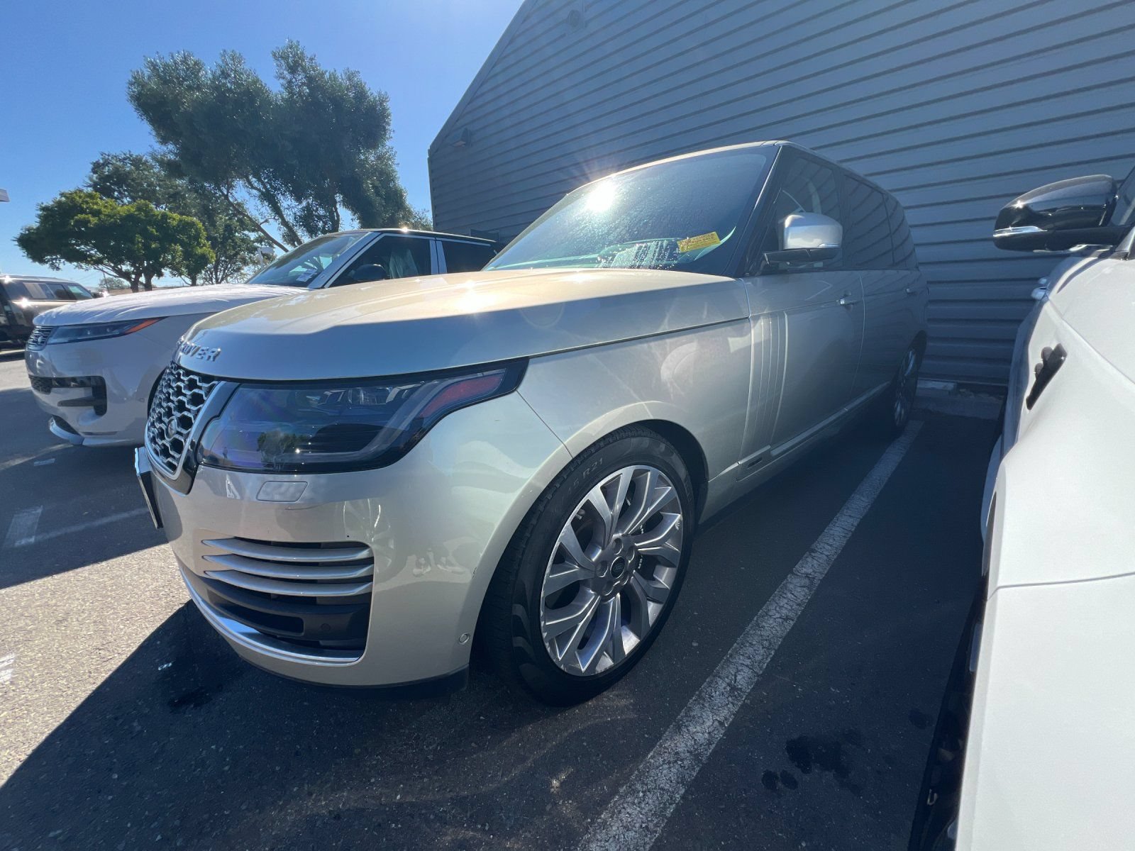 Used 2020 Land Rover Range Rover Long Wheelbase Autobiography AWD/4WD image 2