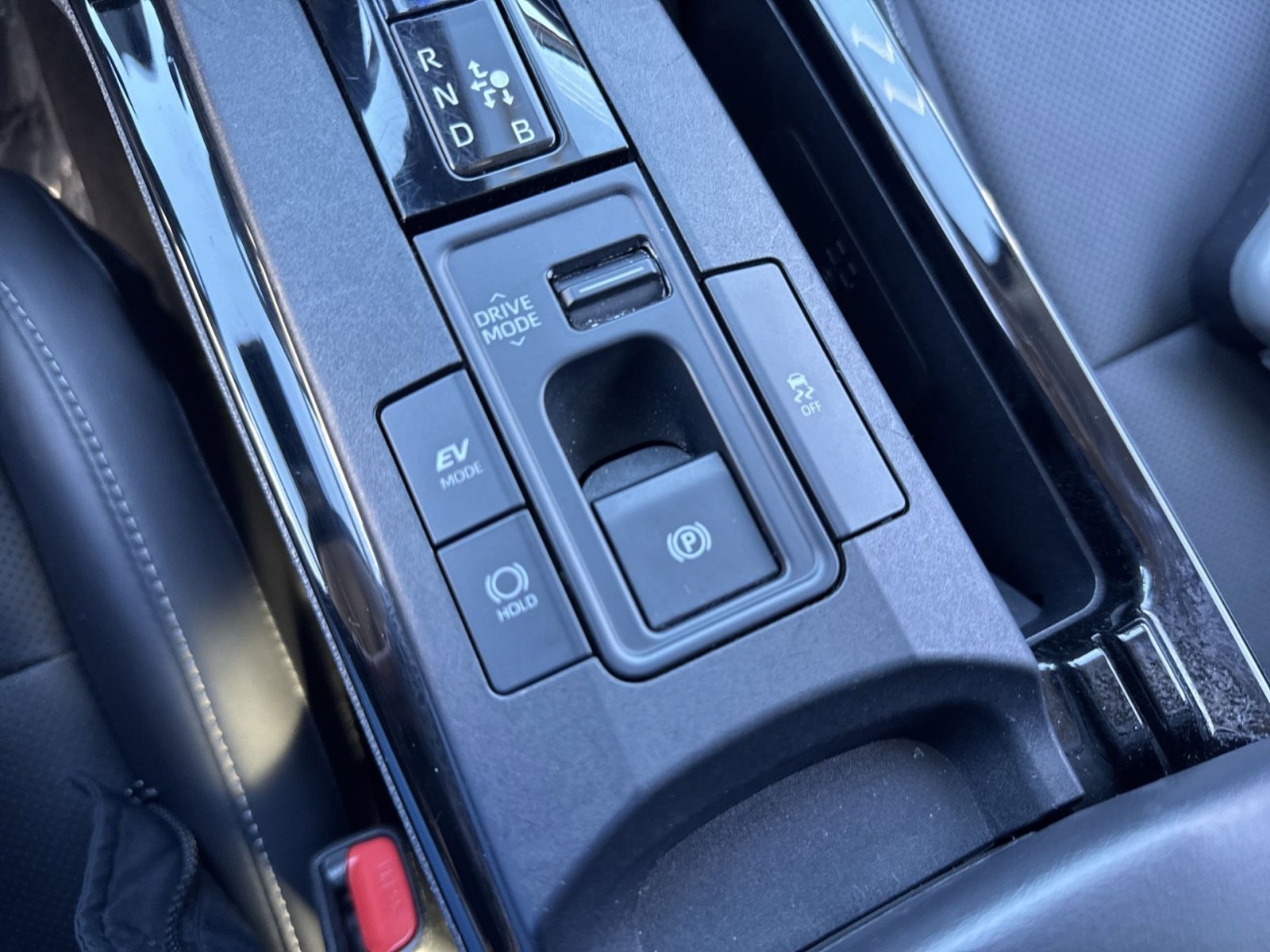 Used 2024 Toyota Prius XLE image 35