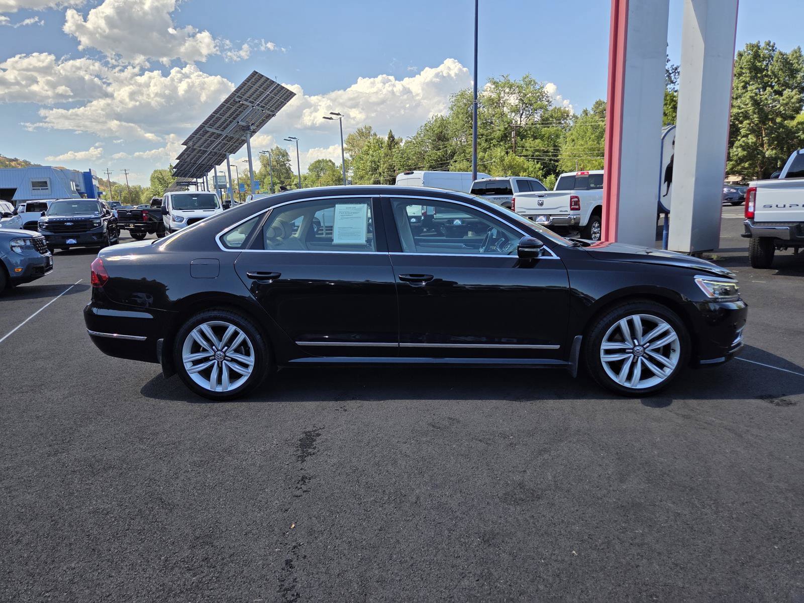 Used 2017 Volkswagen Passat 1.8T SE FWD image 4