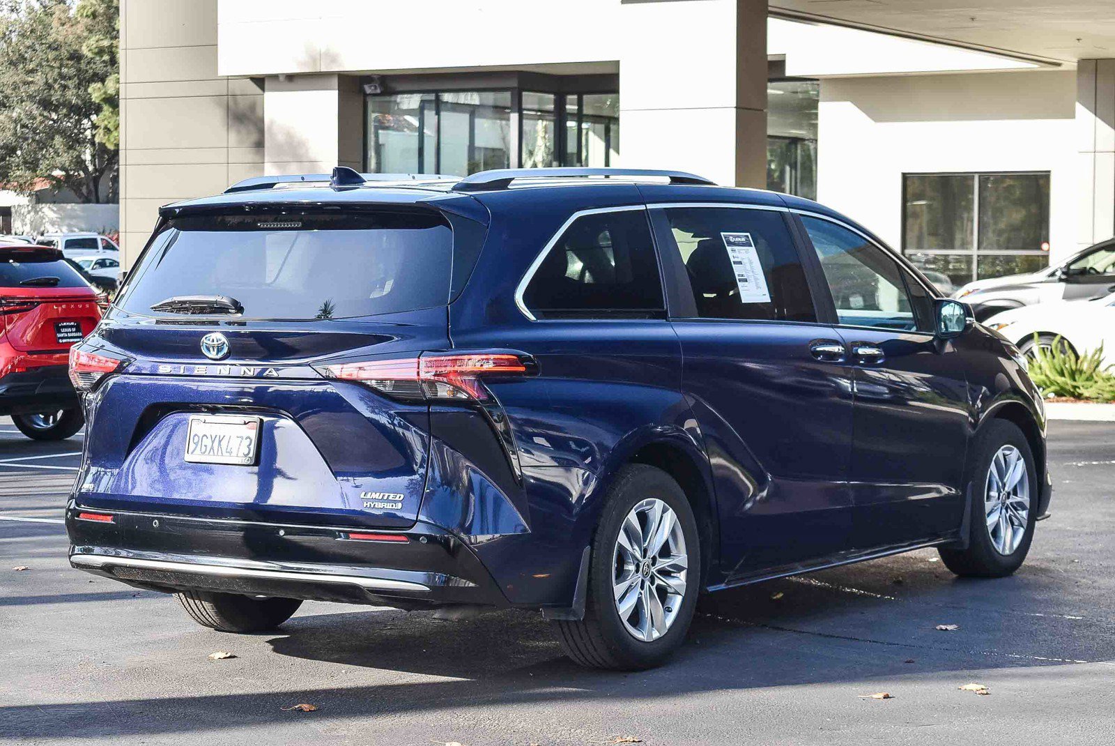 Used 2023 Toyota Sienna Limited image 6