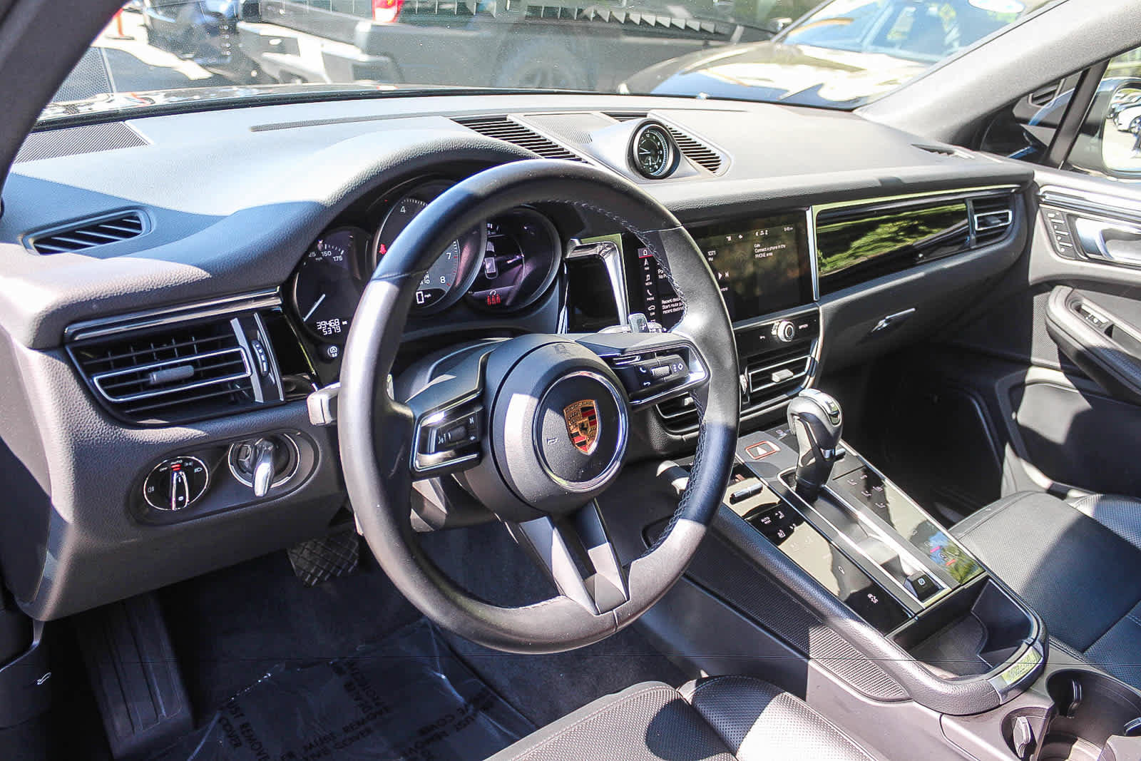 Used 2024 Porsche Macan S AWD/4WD image 15
