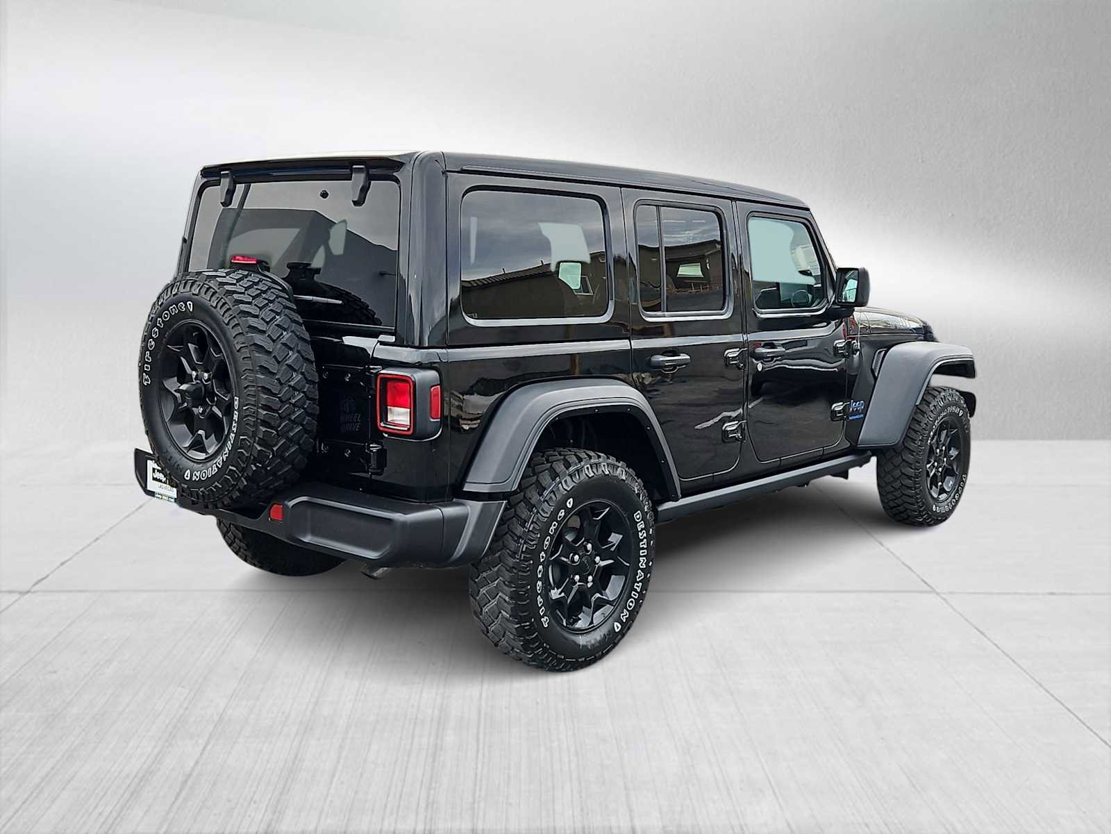Used 2023 Jeep Wrangler Unlimited w/ Sun & Screen Package image 8