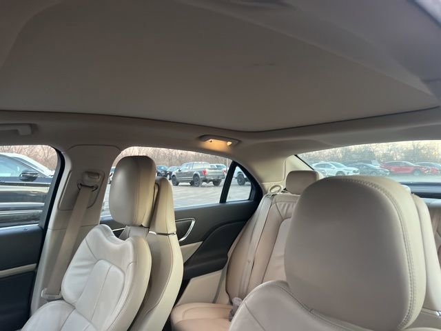 Used 2019 Lincoln Continental Select w/ Continental Climate Package image 12