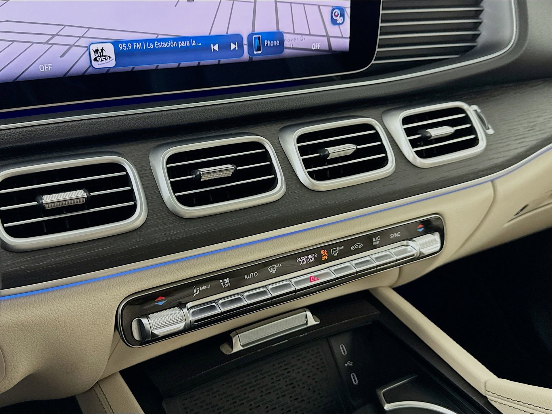 Used 2024 Mercedes-Benz GLE 350 4MATIC image 17