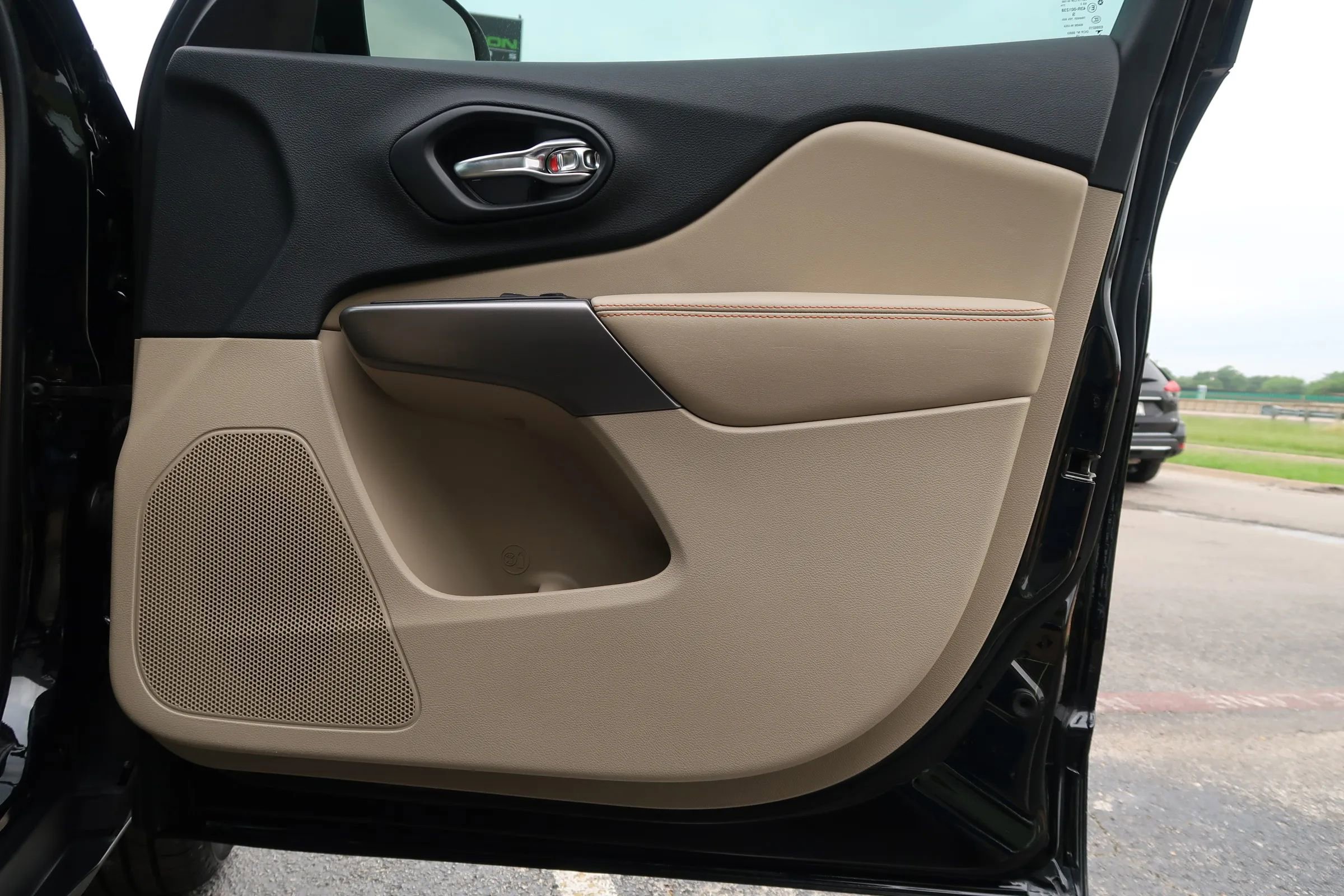 Used 2019 Jeep Cherokee Latitude w/ Popular Appearance Group FWD image 47