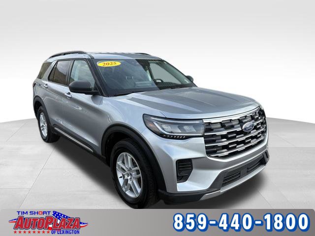 Used 2025 Ford Explorer Active AWD/4WD image 8