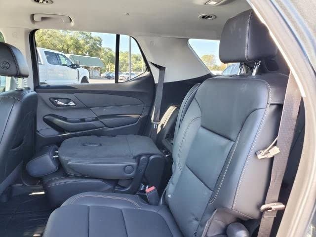 Used 2020 Chevrolet Traverse LT w/ Driver Confidence II Package image 10