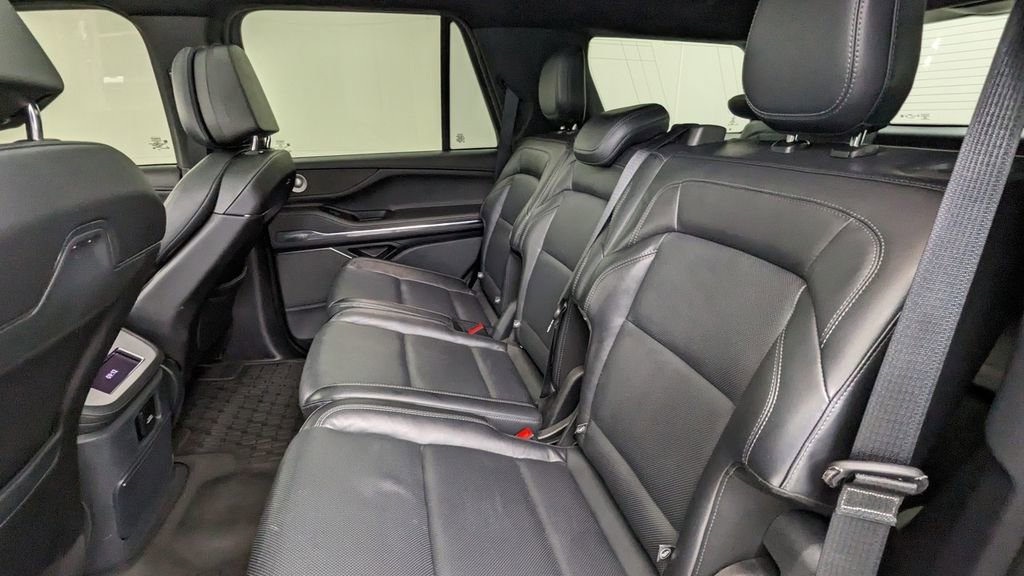 Used 2025 Lincoln Navigator Reserve w/ Jet Appearance Package image 39