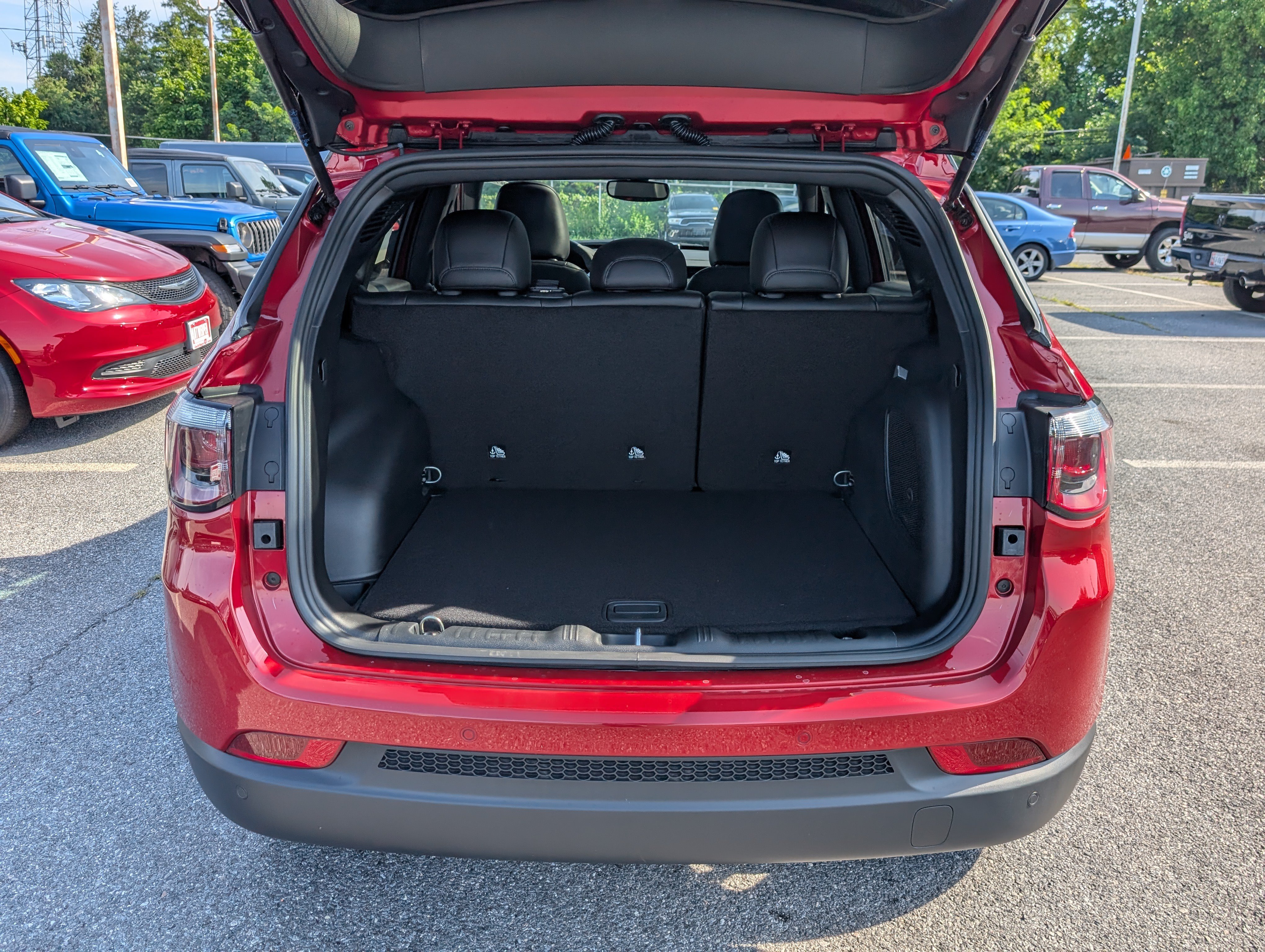 New 2025 Jeep Compass Limited w/ Sun & Sound Group AWD/4WD image 11