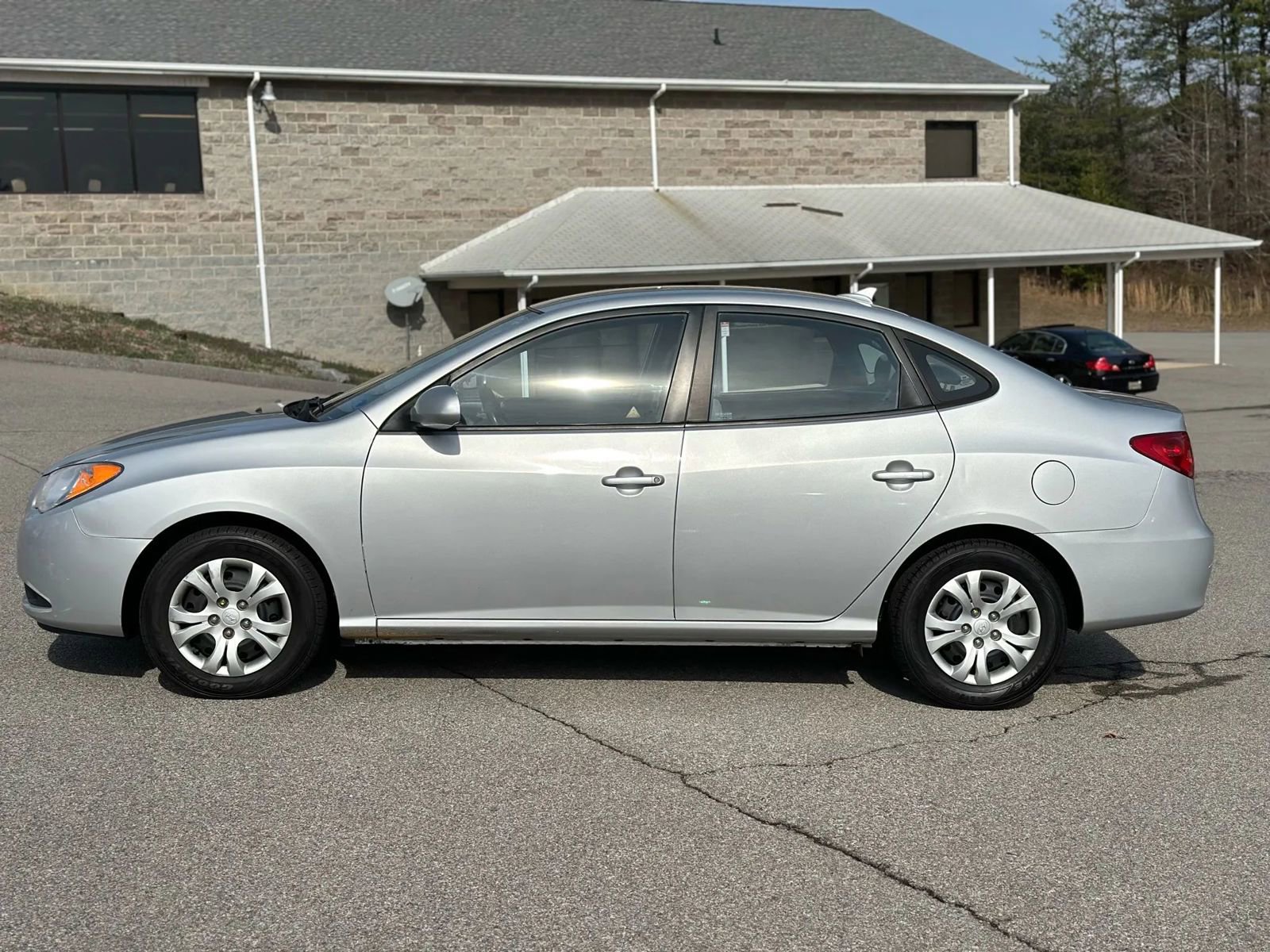 Used 2010 Hyundai Elantra Blue w/ Comfort Pkg 2 image 4