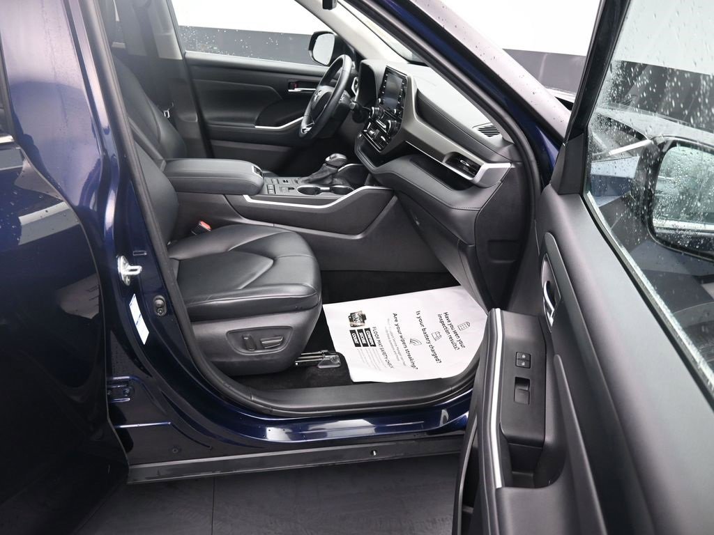 Used 2020 Toyota Highlander XLE image 13