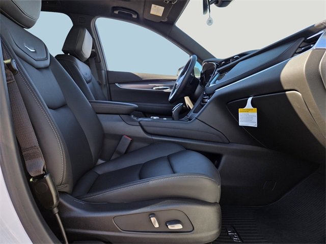 New 2025 Cadillac XT6 Luxury image 14