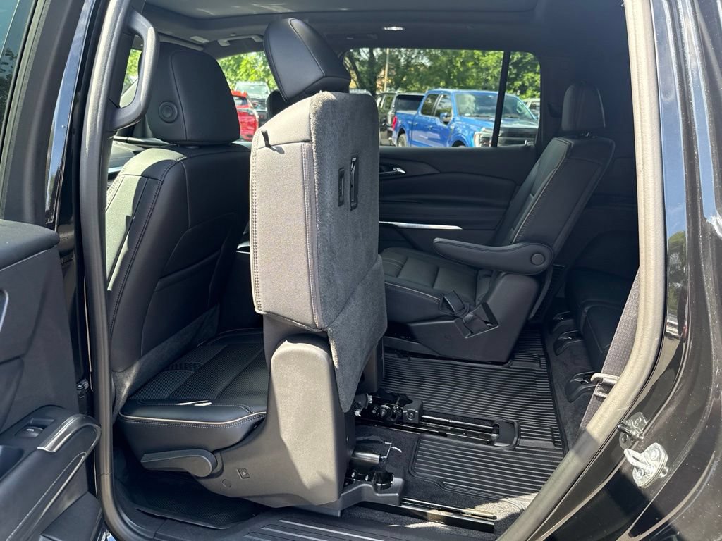 Used 2026 Chevrolet Traverse High Country w/ LPO, Floor Liner Package AWD/4WD image 46
