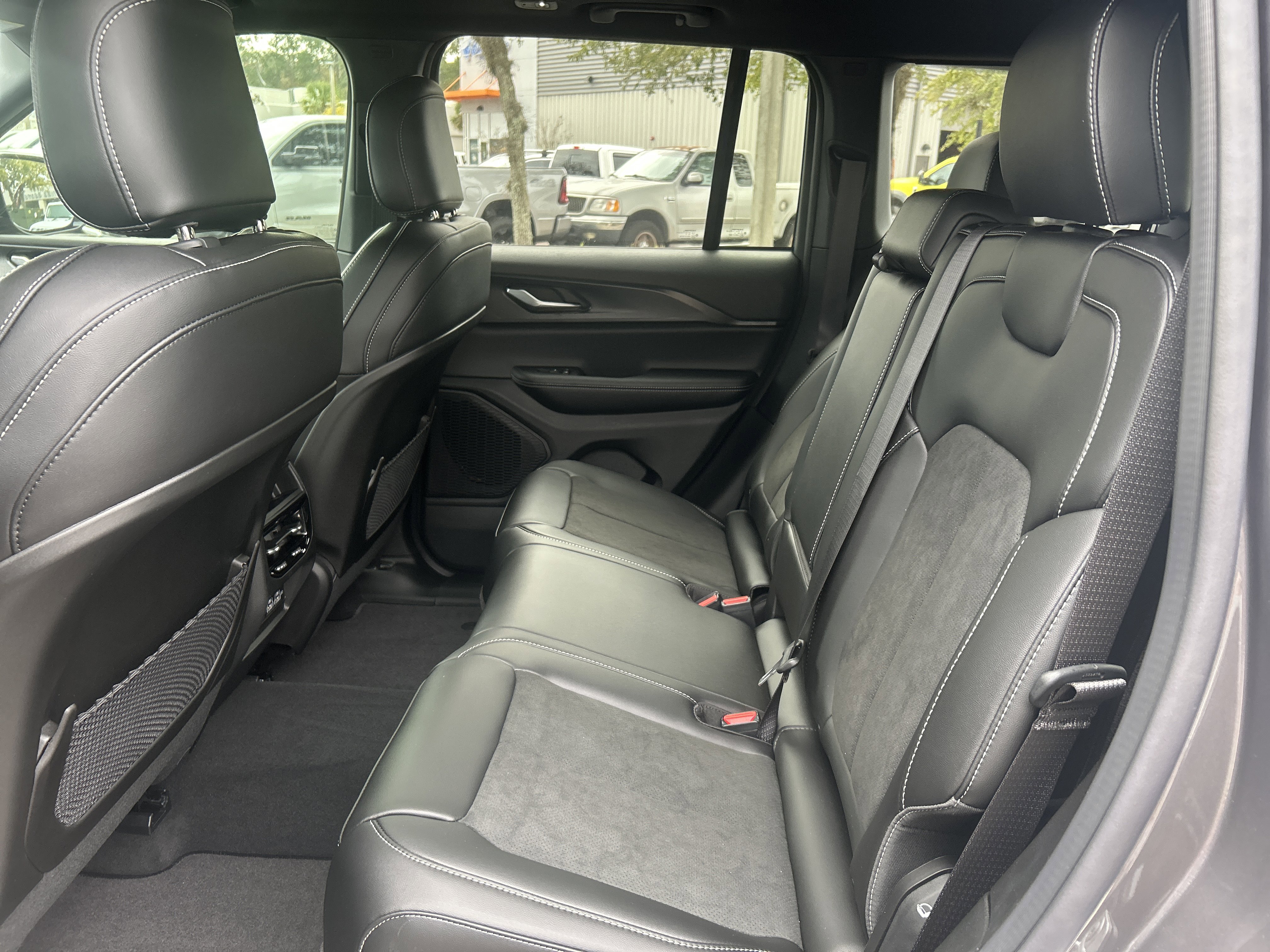 New 2025 Jeep Grand Cherokee Altitude image 32