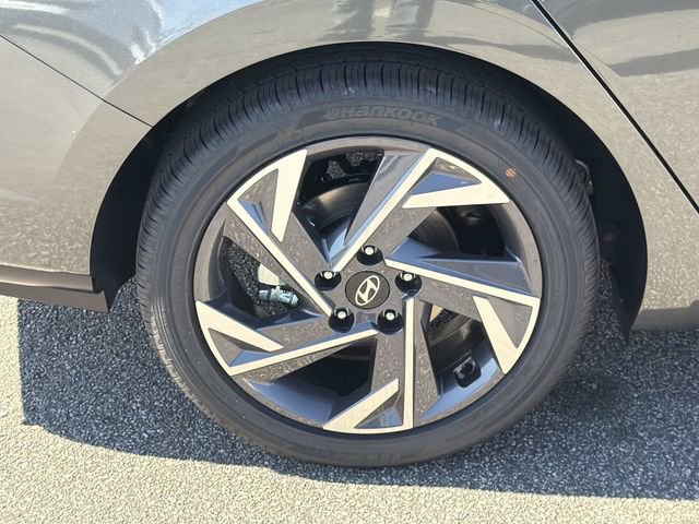 New 2026 Hyundai Elantra Limited image 17