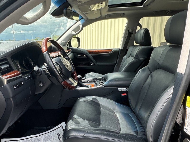 Used 2019 Lexus LX 570 4WD w/ Luxury Package image 10