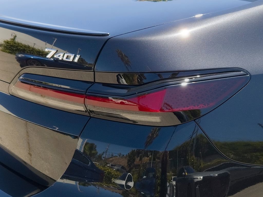 New 2026 BMW 740i w/ Premium Package RWD image 4