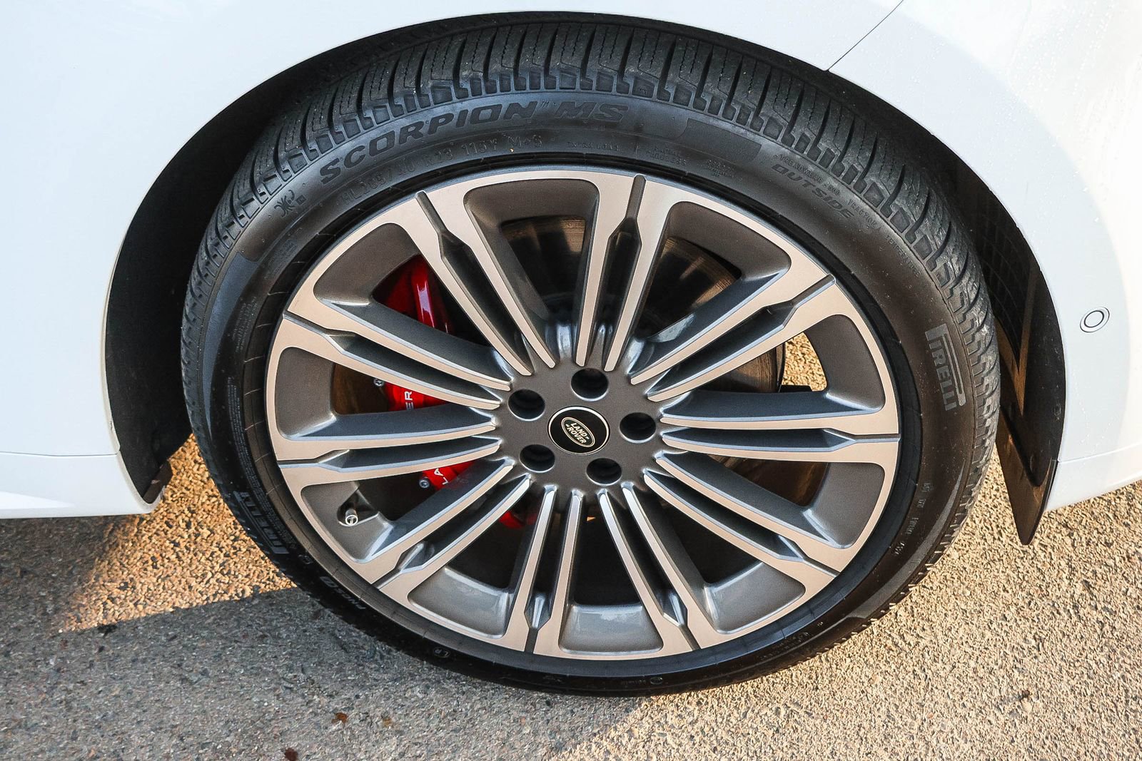 Used 2025 Land Rover Range Rover Sport Dynamic SE image 14