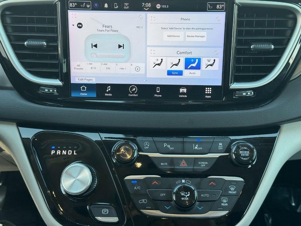 Used 2024 Chrysler Pacifica Touring-L image 14