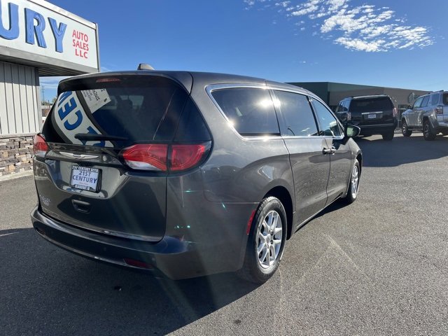 Used 2019 Chrysler Pacifica Touring image 12