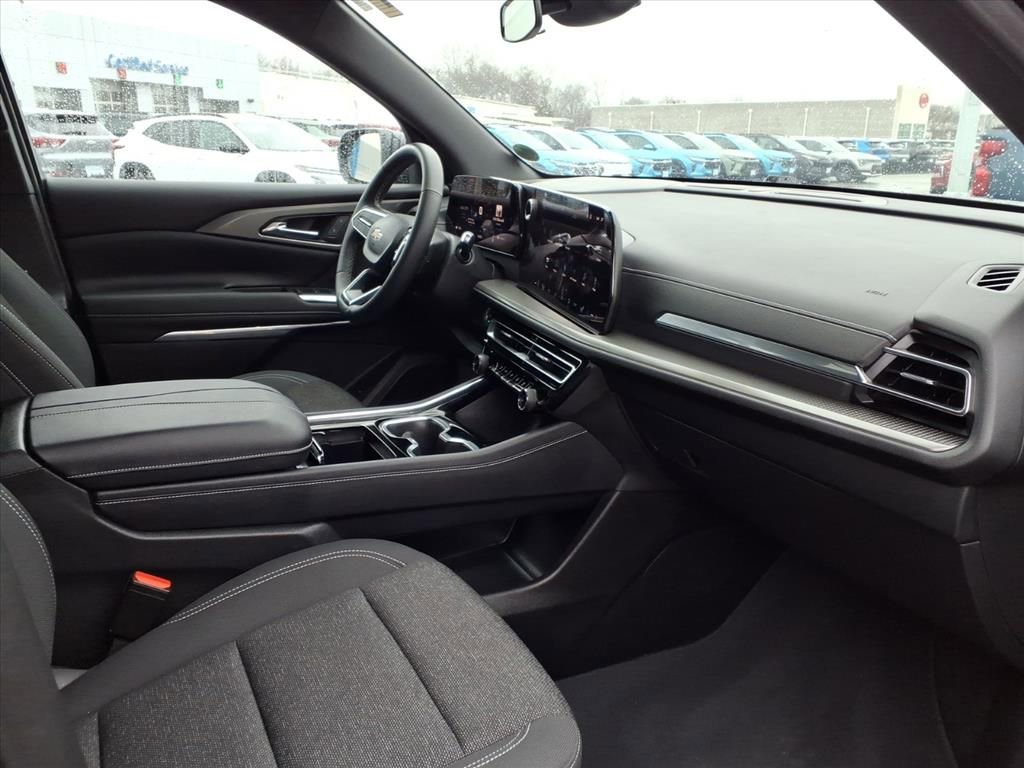 Used 2024 Chevrolet Traverse LS image 23