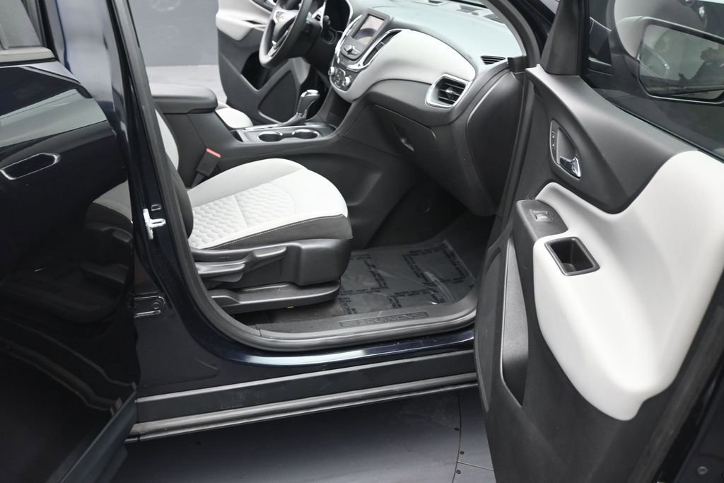 Used 2020 Chevrolet Equinox LS FWD image 16