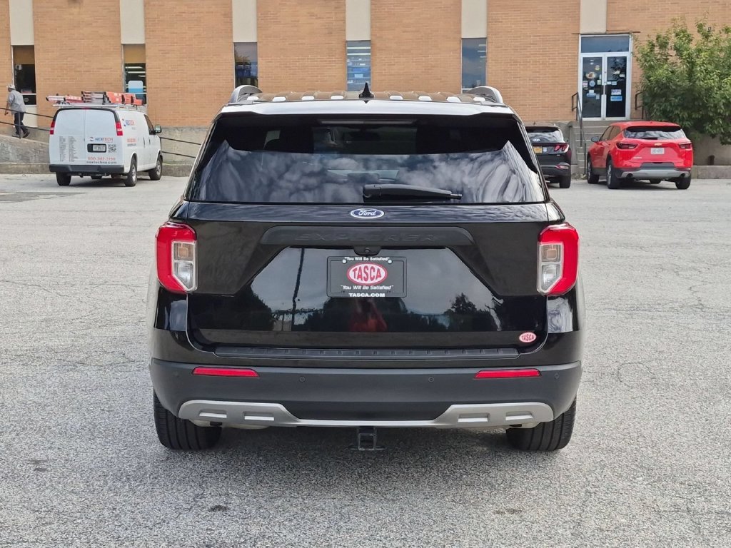 Used 2020 Ford Explorer XLT w/ Equipment Group 202A AWD/4WD image 4