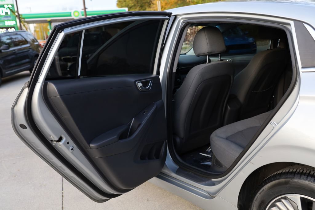Used 2020 Hyundai Ioniq SEL image 16