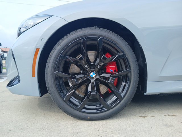 New 2026 BMW 330i Sedan w/ M Sport Package RWD image 5