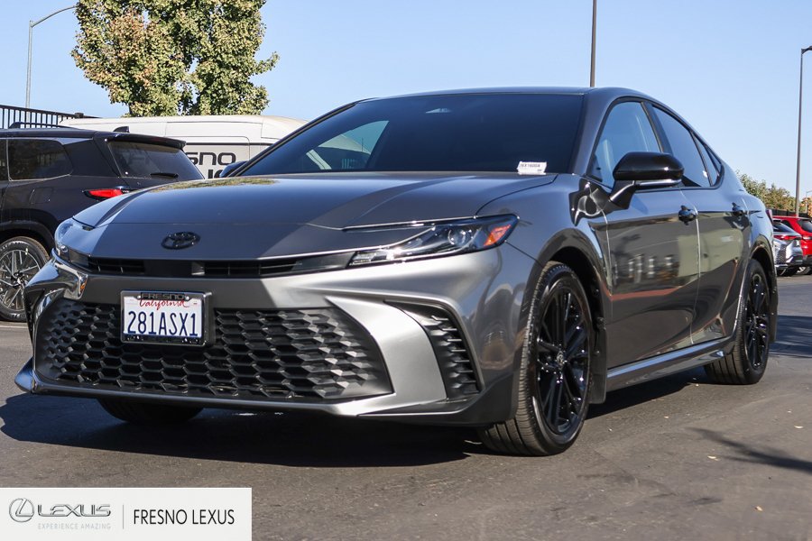Used 2026 Toyota Camry SE FWD image 3
