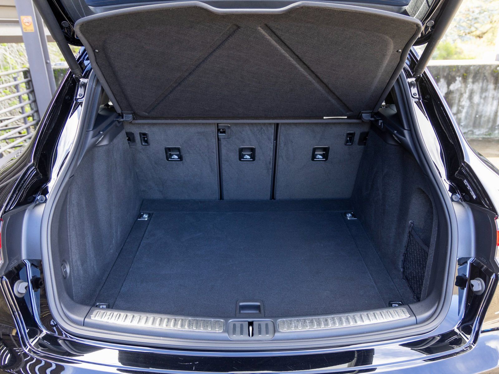 Certified 2025 Porsche Macan image 46