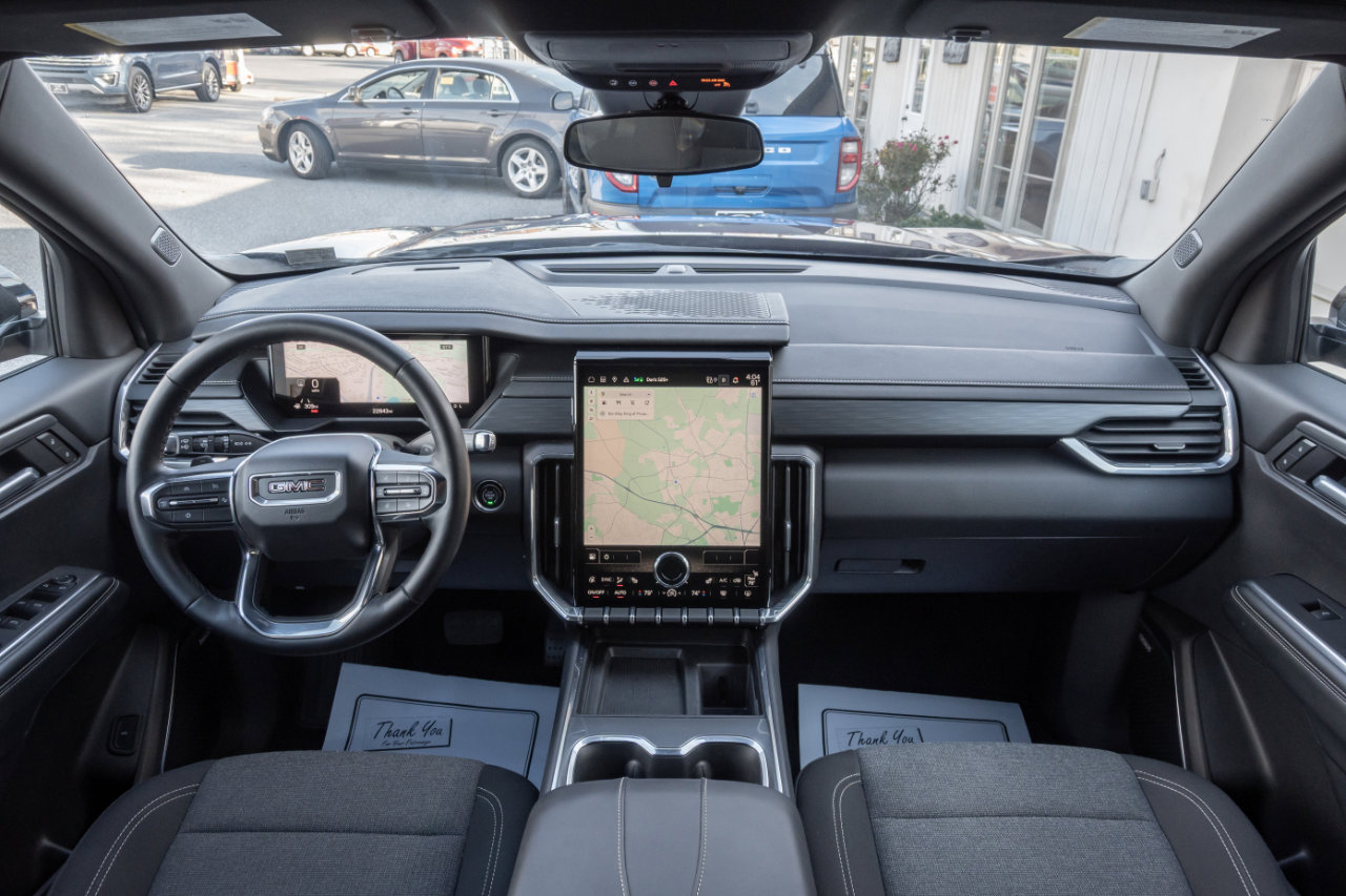 Used 2025 GMC Acadia Elevation image 2