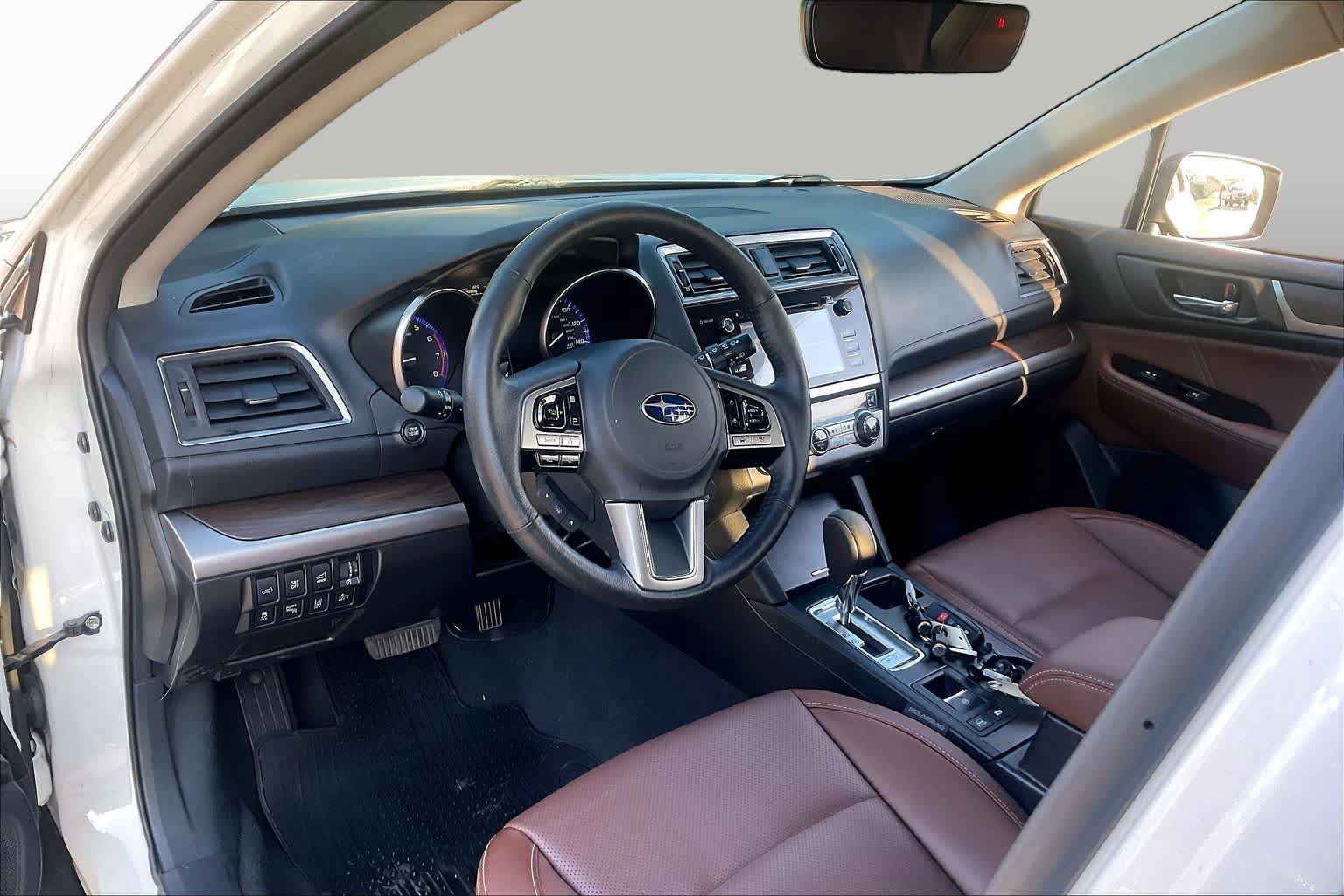 Used 2017 Subaru Outback 2.5i Touring w/ Popular Package #5A AWD/4WD image 18